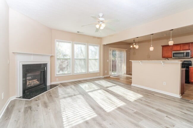 Foto del edificio - 900 Gardenia Curve