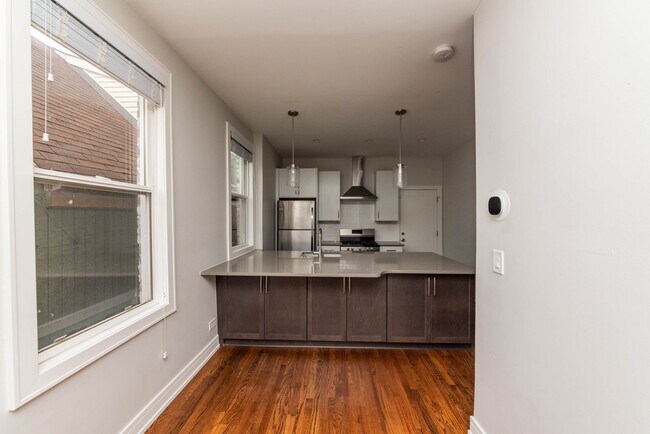 Foto del edificio - 2045 N Wolcott Ave