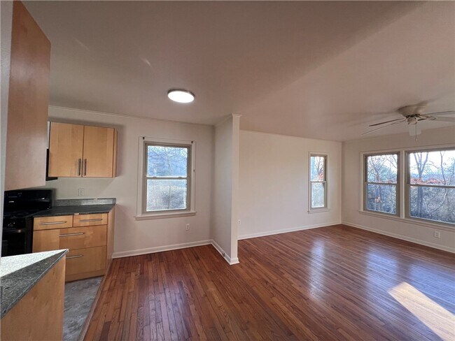 Building Photo - 921 E Rodgers Dr