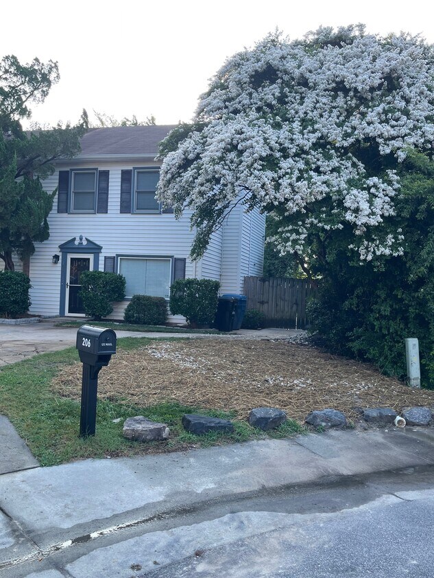 Foto principal - 206 N Palm Ave