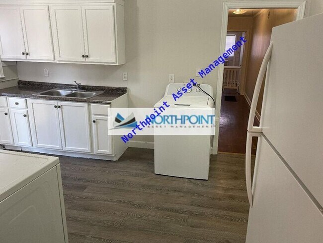 Foto del edificio - 3654 Kearney Ave