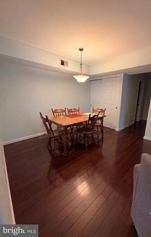 Foto del edificio - 1015 Hopkins Ct