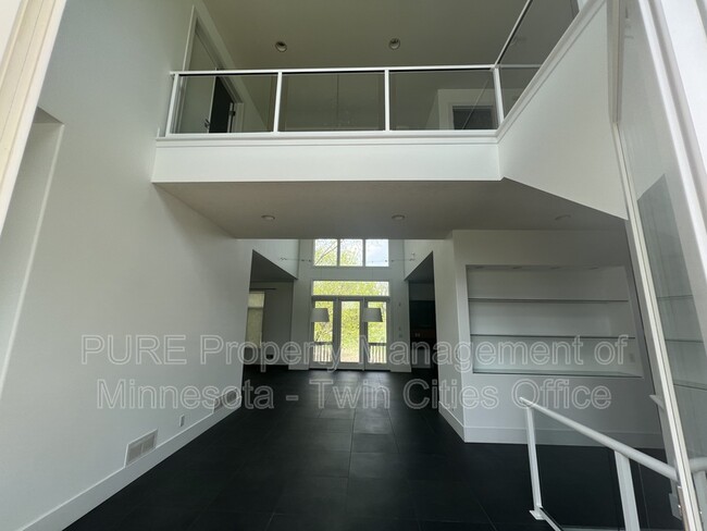 Foto del edificio - 8731 Alverno Ave W