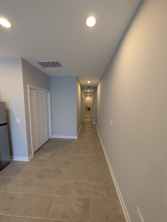 Foto del edificio - 5418 W Belmont Ave