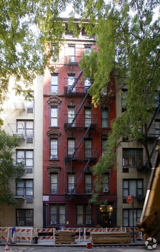 Foto del edificio - 233 E 80th St