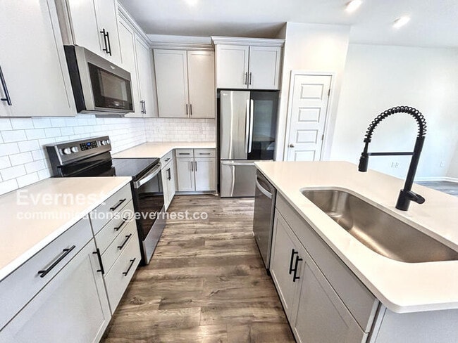 Building Photo - 3-Bed/ 2.5-Bath Townhouse/ Available Soon!