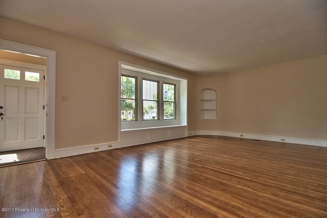 Building Photo - 638 Taylor Ave