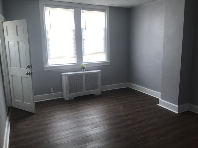 Building Photo - 423 Snyder Ave