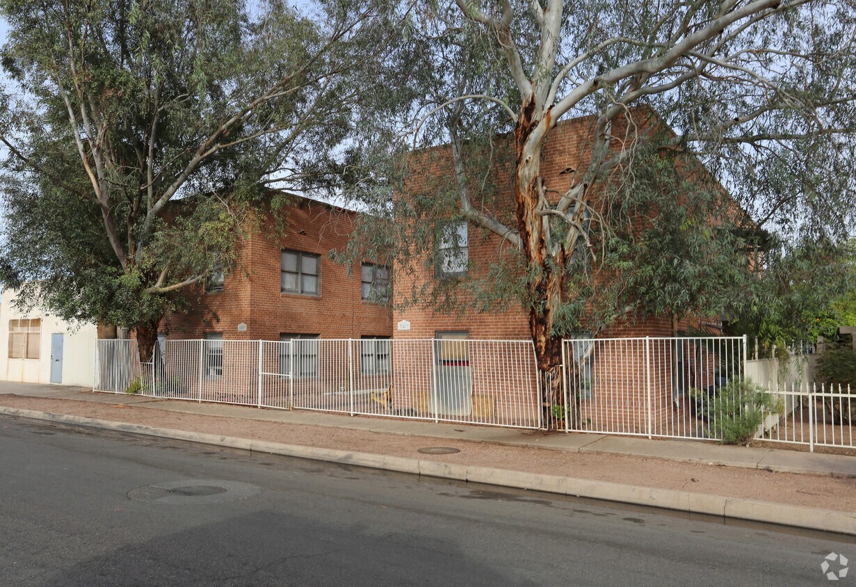 Primary Photo - 347-357 N 6th Ave