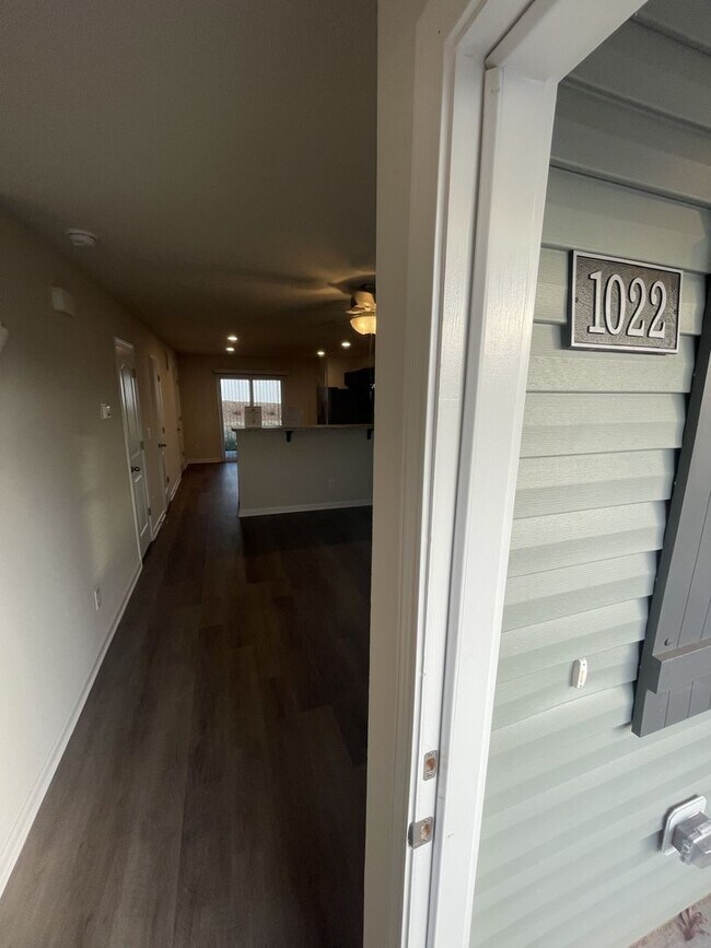 Foto del edificio - Brand New 2 Bedroom 2.5 Bathroom Townhome!