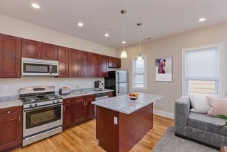 Building Photo - 358 Meridian St