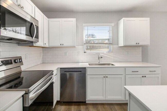 Foto del edificio - 504 Homewild Ave