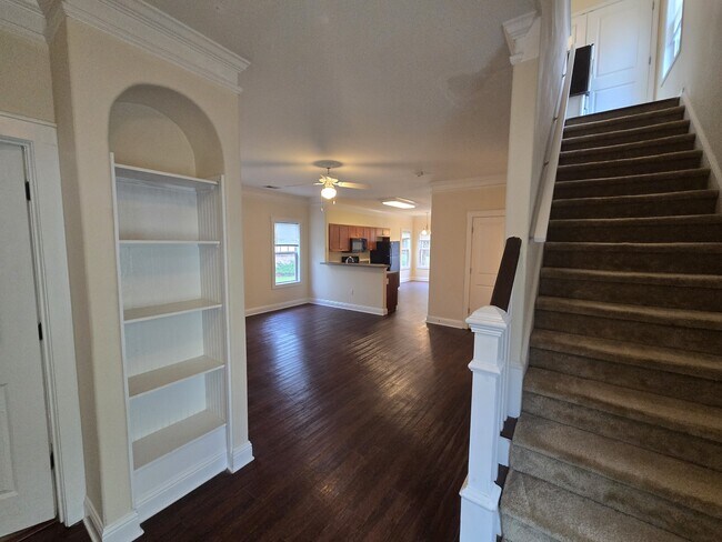 Foto del edificio - 2140 Lakeside Dr