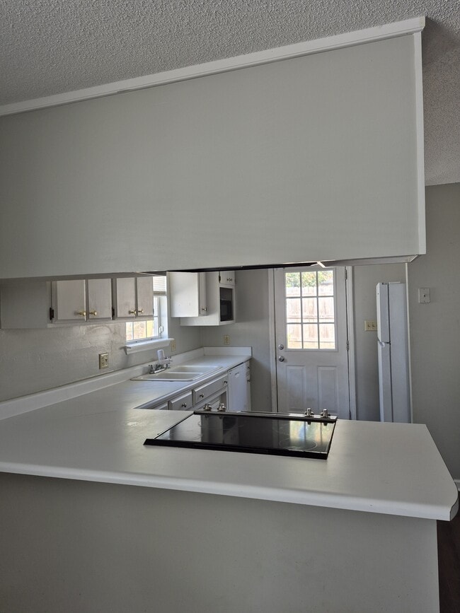 Building Photo - 1790 Wayland Park Dr