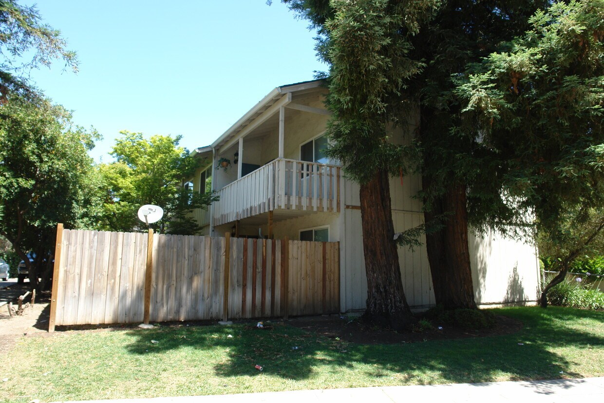 Building Photo - 1179 Mesa Dr