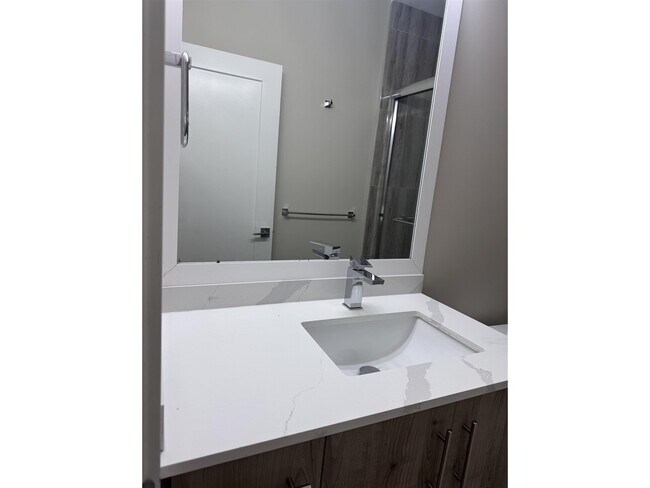 Photo du bâtiment - 16711 Edgewood Dr