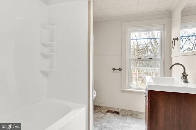 Foto del edificio - 3 bedroom in CD East Schools