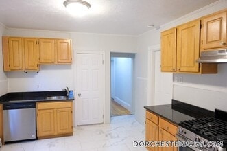 Building Photo - 22 Howell St