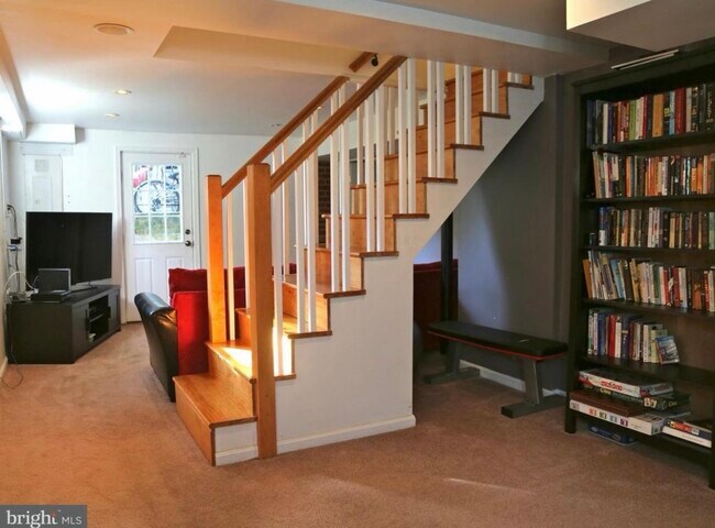 Foto del edificio - 6011 Ryland Dr