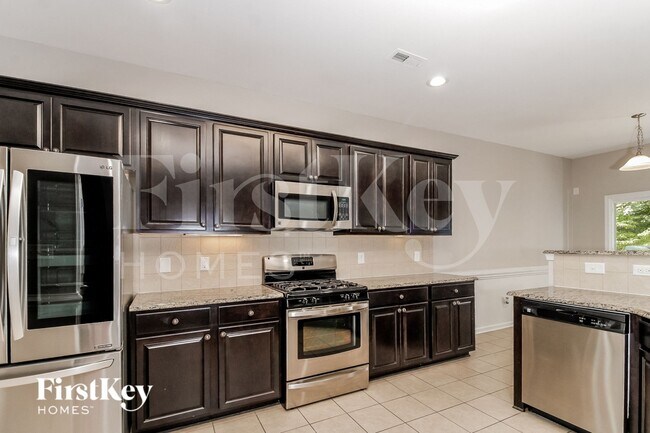 Building Photo - 2675 Lamplight Cir