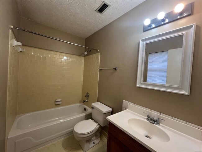 Building Photo - 4142 Strathmore Dr