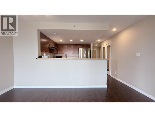 Photo du bâtiment - 8120 Lansdowne Rd