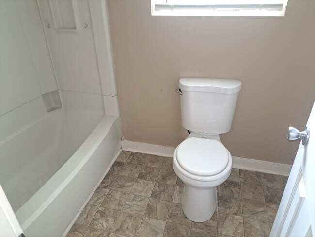 Foto del edificio - 304 Cedarwood Ln