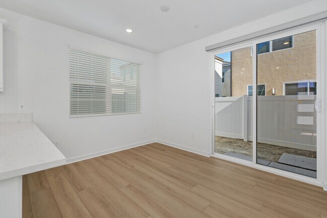 Foto del edificio - Modern Detached Home in Gated Nuvo Parkside