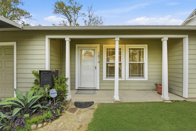 Building Photo - 1814 Chantilly Ln