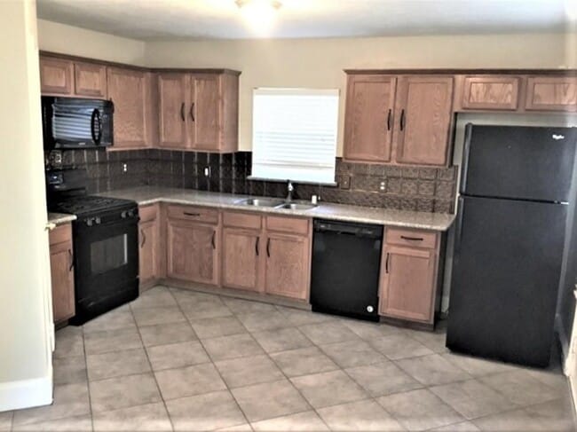 Building Photo - 20930 Grovedale Dr
