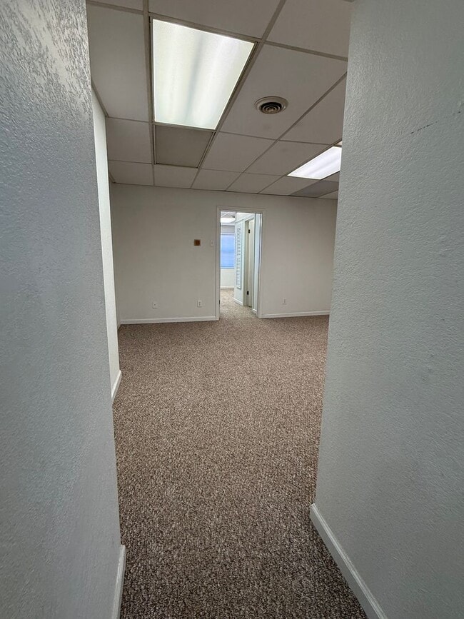 Building Photo - 126 S Main St