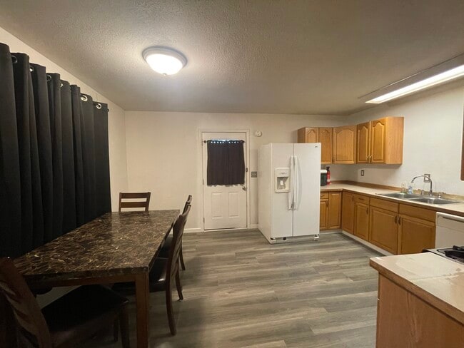 Building Photo - 5465 E Porcupine Ave