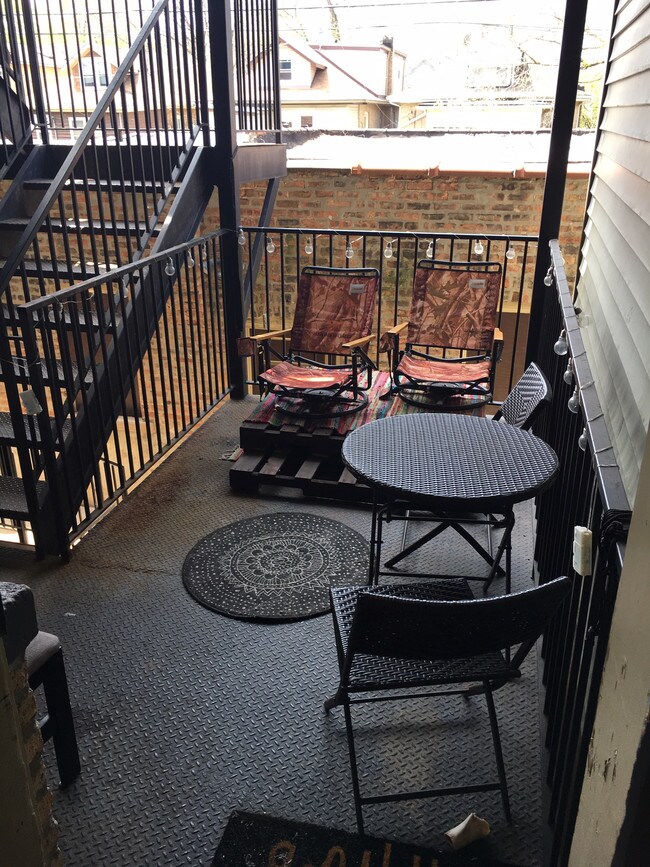 Foto del edificio - 5038 N Kimball Ave