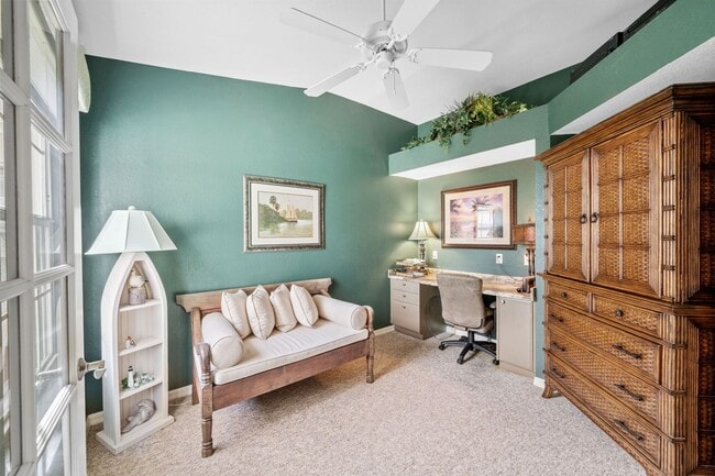 Building Photo - Rarely available for rent this Second-floo...
