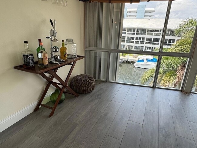 Foto del edificio - 3051 NE 47th Ct