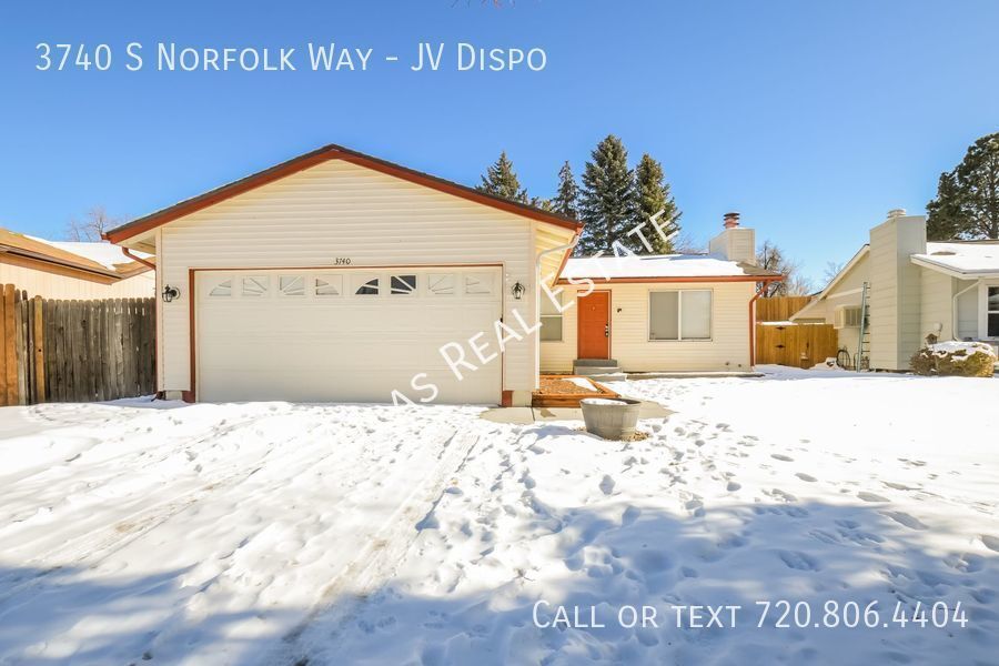 Foto principal - Charming 4 bedroom 3 bath home located in ...