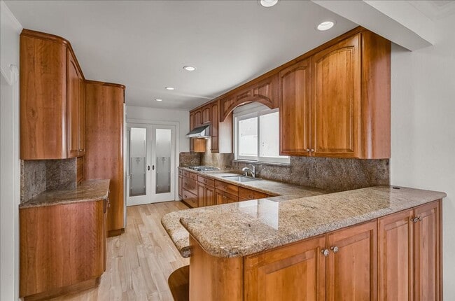 Building Photo - Beautiful 3 bed 2.5 bath townhome in Millbrae