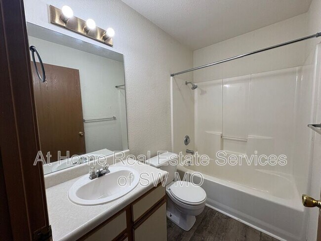 Foto del edificio - 729 E Bain St