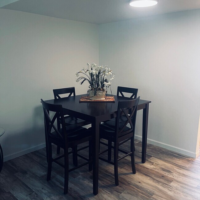 Building Photo - 1990 Benita Dr