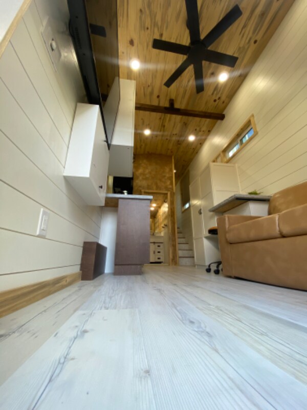 Building Photo - 498 Nicolas Rd