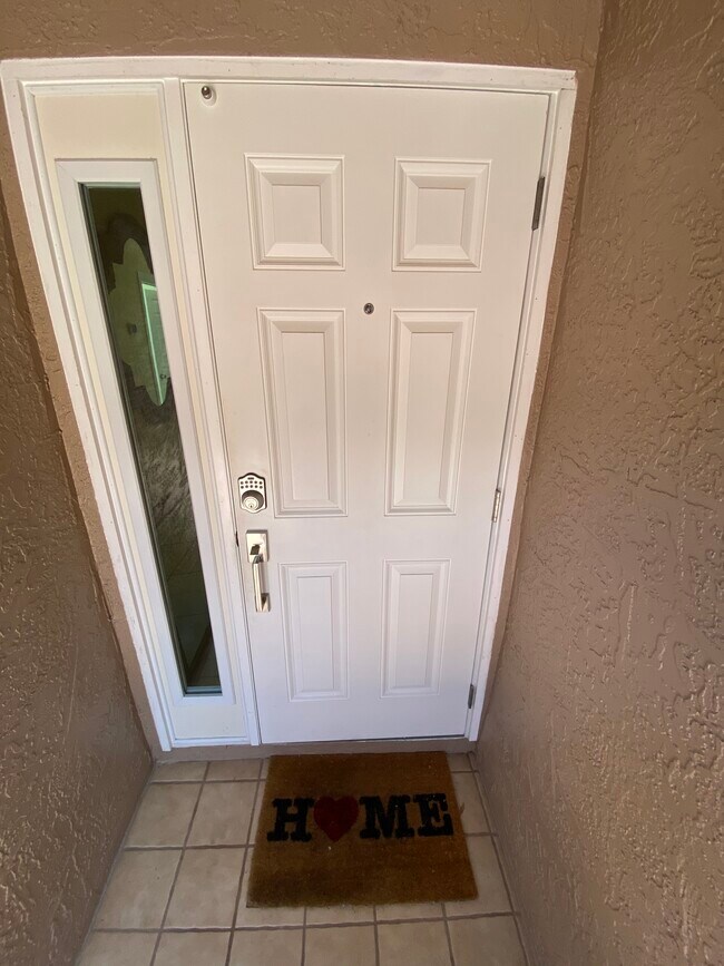 Teclado de puerta principal - 3163 Charter Club Dr