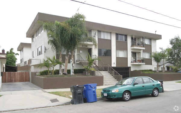 Primary Photo - 1134 W 22nd St