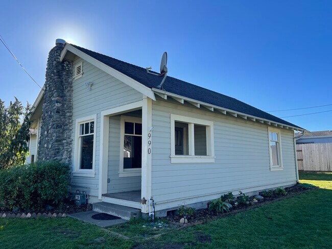 Foto del edificio - 990 Meyers Rd