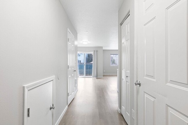 Foto del edificio - Fantastic 3-Bedroom, 1.5-Bath Duplex With ...