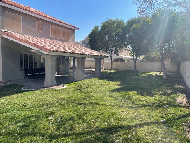Foto del edificio - 5719 Clay Ridge