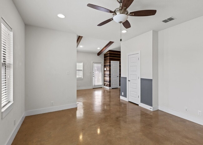 Photo - Stunning Downtown Corner Lot! Apartment