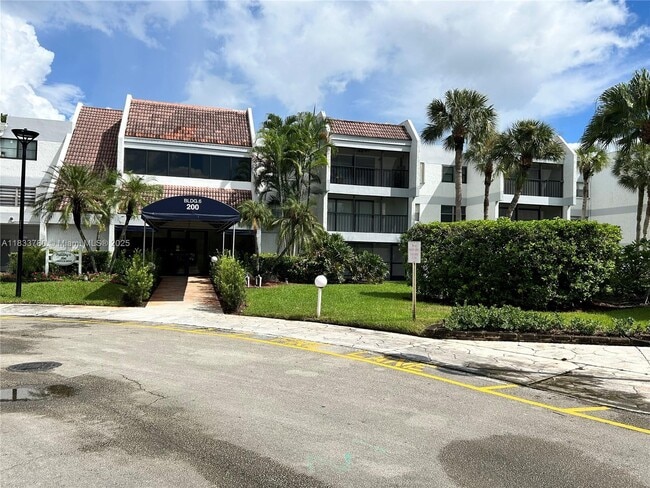 Foto del edificio - 200 Lakeview Dr