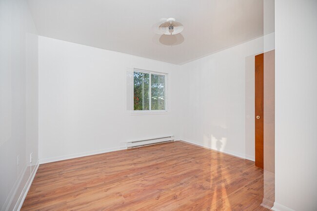 Building Photo - 72 Rue de la Visitation