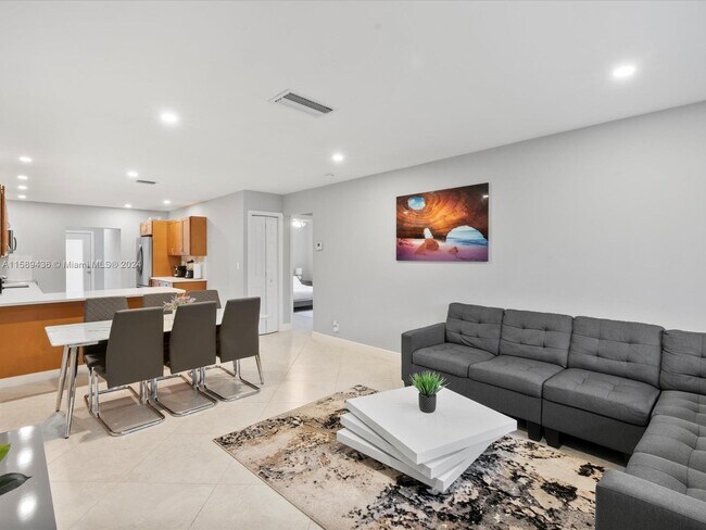 Foto del edificio - 5061 SW 27th Ave