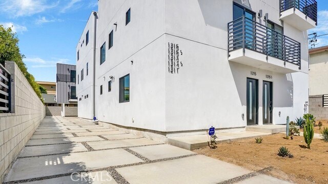 Foto del edificio - 1215 N Kingsley Dr